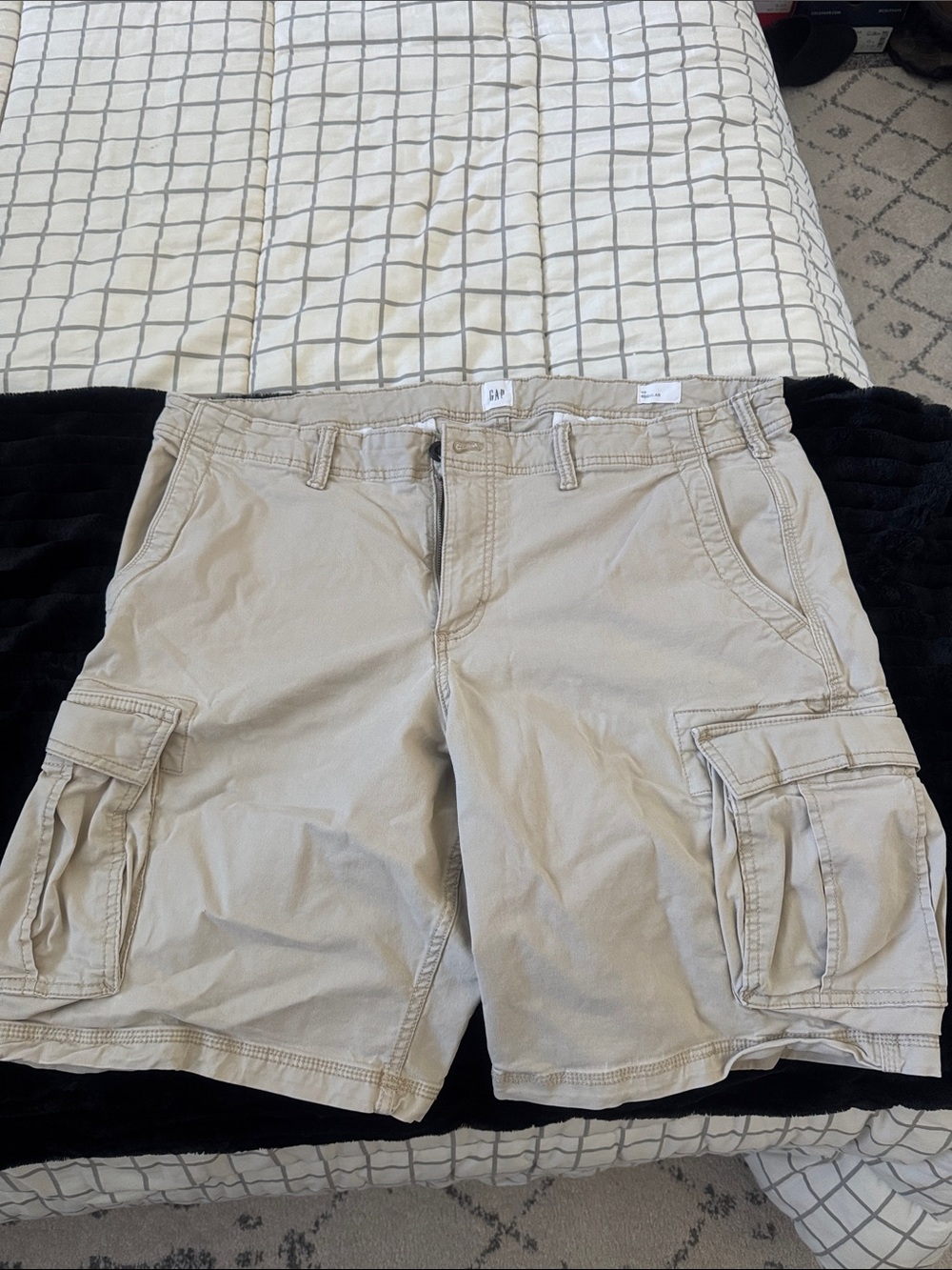 GAP Men's Beige Cargo Shorts